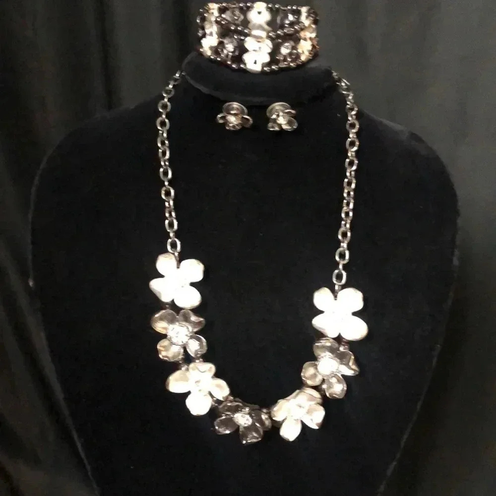 Silver & White 3D Floral Necklace Earrings Bracelet Set